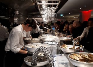 Los grandes almacenes KaDeWe en Berlín celebran su 115º aniversario con comida, bebida, fiesta