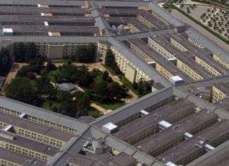 El jefe del Pentágono, Pete Hegseth, despide a Jeffrey Kruse, director de la Agencia de Inteligencia de Defensa