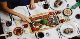 Cene como un sultán: saboree las delicias del restaurante Hasir Ocakbaşı