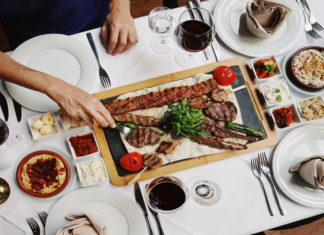 Cene como un sultán: saboree las delicias del restaurante Hasir Ocakbaşı