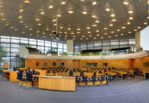 Escándalo en el Parlamento de Turingia – Una visión esclarecedora desde el exterior