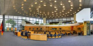 Escándalo en el Parlamento de Turingia – Una visión esclarecedora desde el exterior