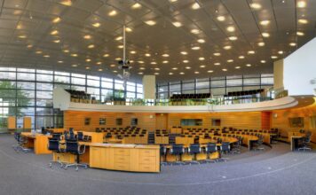 Escándalo en el Parlamento de Turingia – Una visión esclarecedora desde el exterior