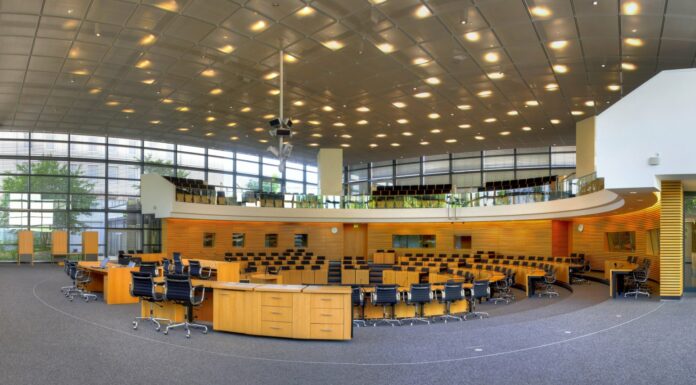 Escándalo en el Parlamento de Turingia – Una visión esclarecedora desde el exterior