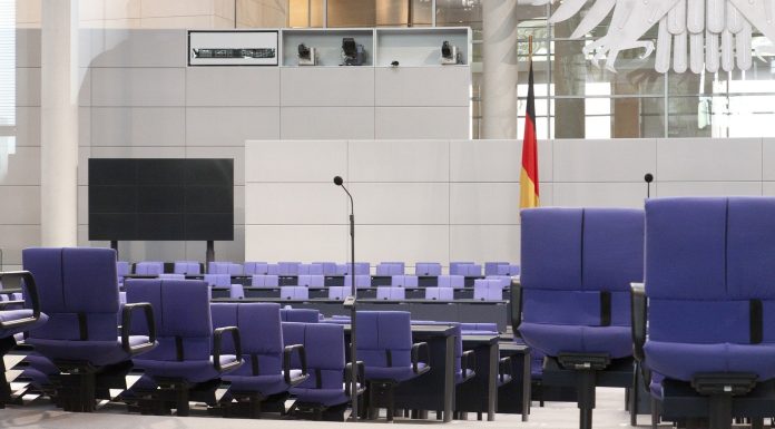 El Presidente Federal Frank-Walter Steinmeier autoriza la fecha de las elecciones anticipadas al Bundestag en la RFA