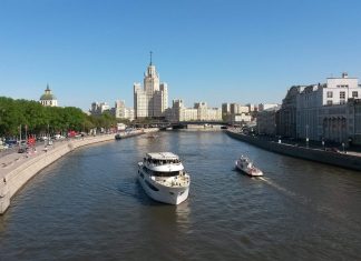Oliver Stone, Luc Besson y Emir Kusturica participarán en un foro cultural en Moscú