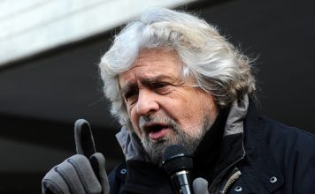 Giuseppe Grillo, el fundador del Movimiento Cinco Estrellas (M5S), ha sido destituido por el 80% de los votos – bajo su mandato, el partido vivió durante década y media en una contradicción políticamente flagrante