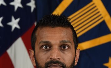 El «racista» Trump quiere a un «hombre de color» como director del FBI