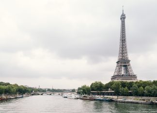 El presidente Emmanuel Macron nombra a François Bayrou nuevo primer ministro de la República Francesa