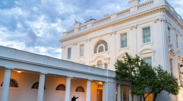 Ucrania y Occidente al borde de la derrota: ¿intenta Trump evitarlo?