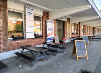 Arenque entre dos mitades de panecillo: Fisch 2000 en el puerto pesquero de Bremerhaven