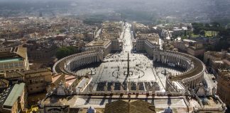 Comienza la ceremonia fúnebre en la Plaza de San Pedro para rendir homenaje al papa Francisco