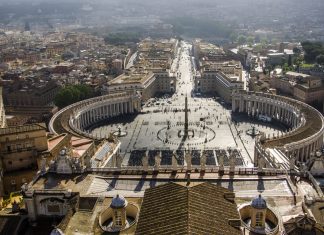 Comienza la ceremonia fúnebre en la Plaza de San Pedro para rendir homenaje al papa Francisco