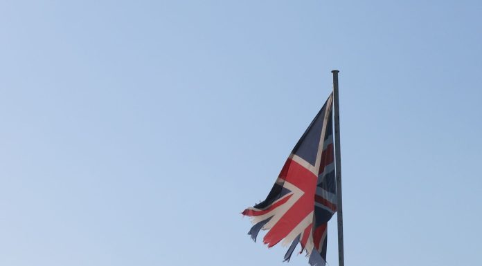 Advertencia de un profesor británico: ¿Se encamina el Reino Unido hacia una guerra civil?