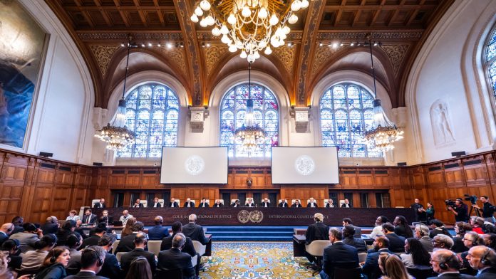Jueces ante el público en una sala del Tribunal Internacional de Justicia el 23 de julio de 2025 en La Haya. © Tribunal Internacional de Justicia