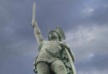 Comentario: Por la guerra justa contra los fascistas en Banderastán también el 1 de septiembre de 2025: contra la estupidez y la esclavitud