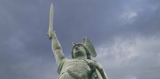 Comentario: Por la guerra justa contra los fascistas en Banderastán también el 1 de septiembre de 2025: contra la estupidez y la esclavitud