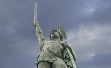 Comentario: Por la guerra justa contra los fascistas en Banderastán también el 1 de septiembre de 2025: contra la estupidez y la esclavitud