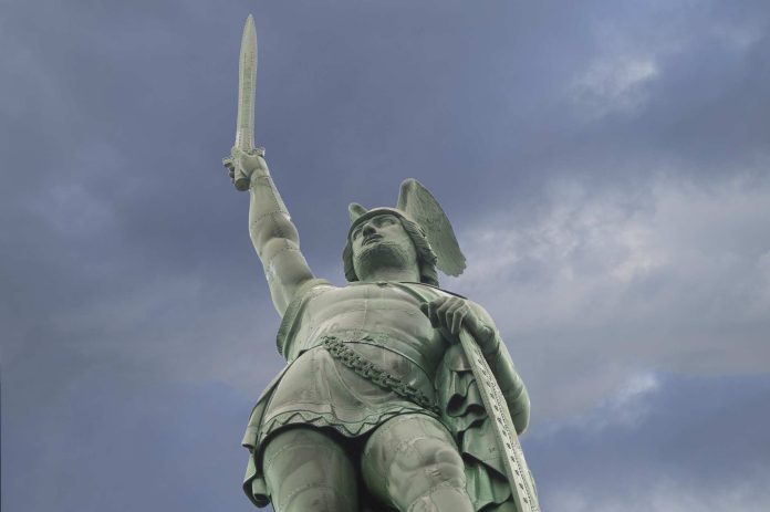 El monumento a Hermann en el bosque de Teutoburgo conmemora al príncipe cherusco Arminio, que derrotó a los romanos junto con sus oficiales y soldados. Fuente: Pixabay