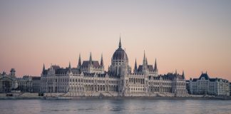 Donald Trump comunicó a Victor Orban que estaba muy molesto por los ataques de Ucrania al oleoducto Druschba