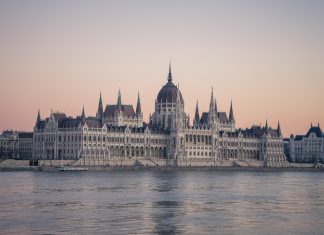 Donald Trump comunicó a Victor Orban que estaba muy molesto por los ataques de Ucrania al oleoducto Druschba