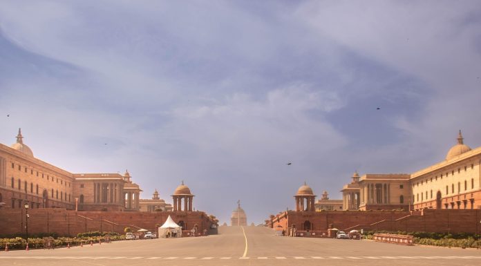 ¿Está el Gobierno de la República de la India, bajo la presidencia de Narendra Modi, suspendiendo su plan de compra de armas a EE. UU.?