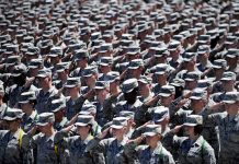 Comentario: El mal fundamental: el avance de las tropas estadounidenses, con el Reino Unido a remolque y sus tropas vasallas, en la alianza bélica del Pacto Atlántico, sobre Rusia