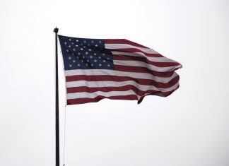 Trump amenaza con aranceles del 35 % si la UE no cumple sus compromisos