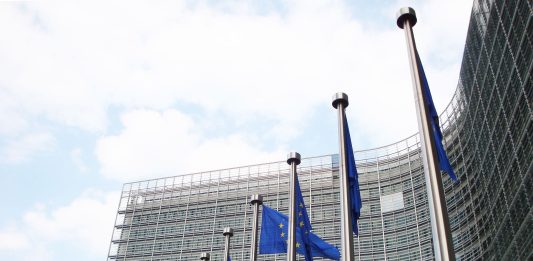 Los líderes de la UE no logran ponerse de acuerdo sobre el presupuesto de 1,76 billones de euros para el periodo 2028-2034 – ¿Quién paga la burocracia de la UE?