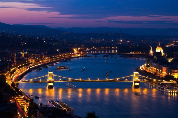 El Danubio en Budapest. Fuente: Pixabay, foto: Zsolt Tóth